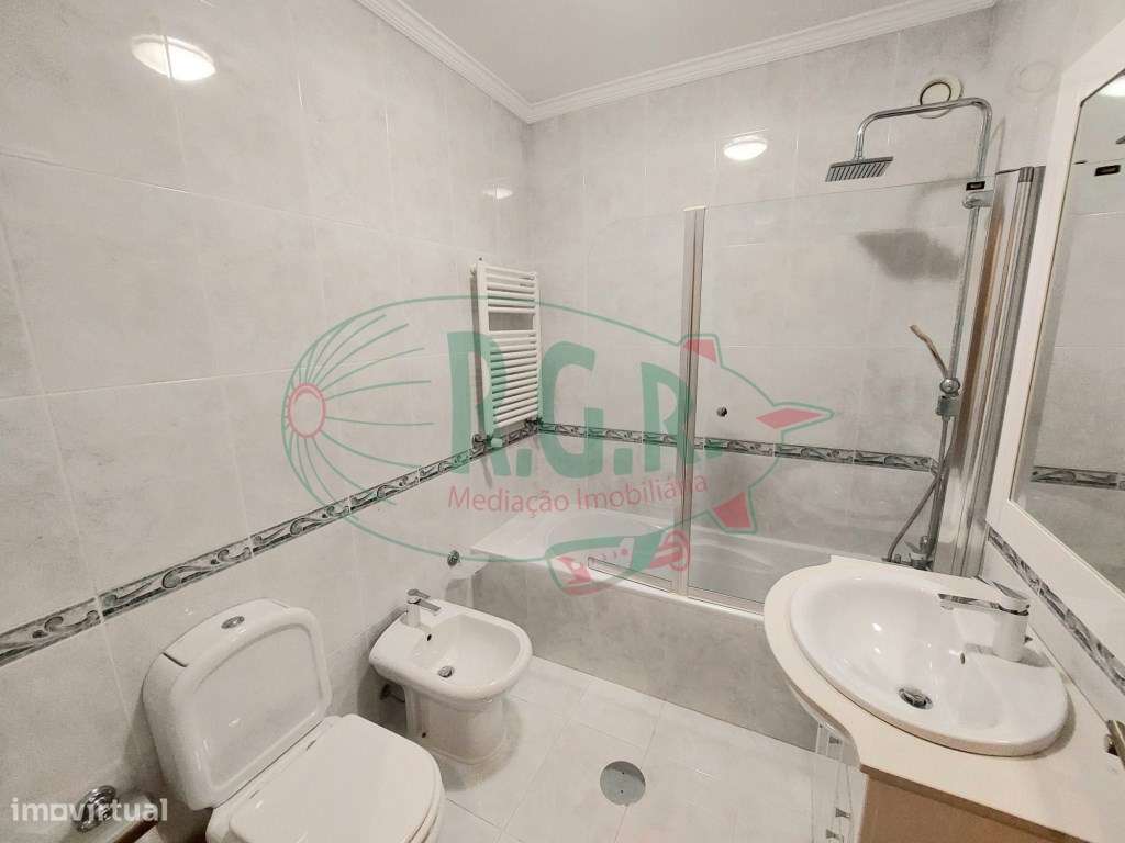 T2 PRONTO A HABITAR | Suite | Garagem Fechada-19