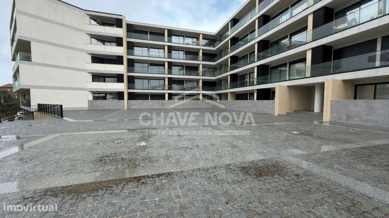 Apartamento T1+1 Como Novo c/ Lugar de Garagem em Santa Marinha (VL8)-17