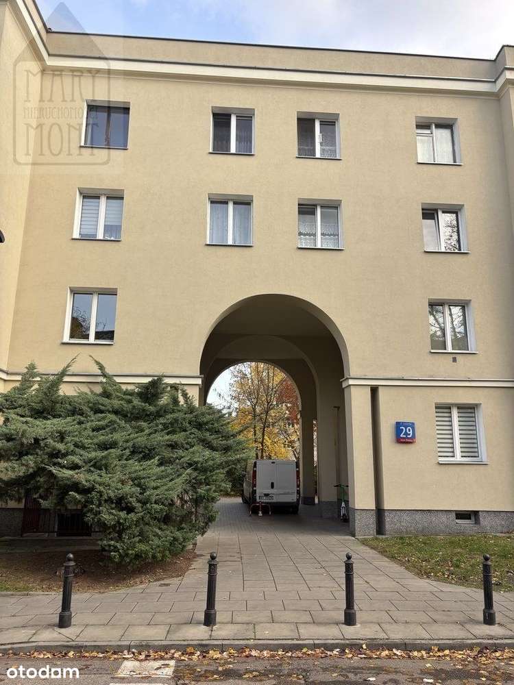 Kamienica, wysokie metro st. Bielany-0