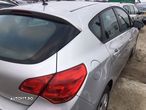 Dezmembrez Opel Astra J 1.4 benzina 2010 - 3