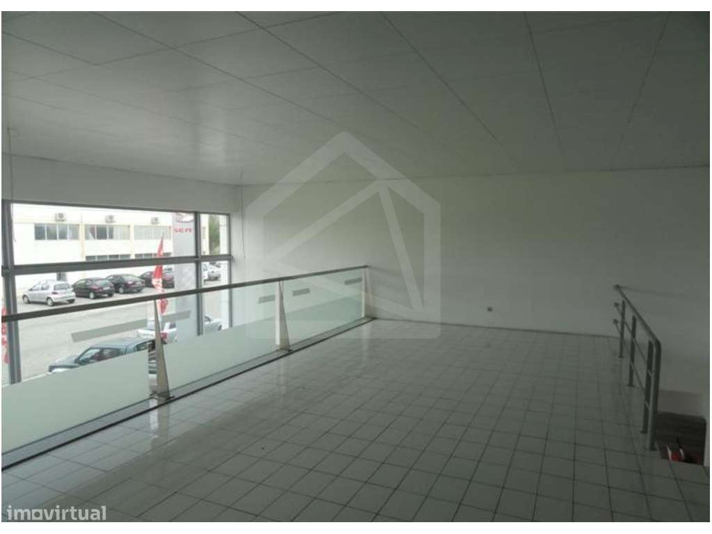 Armazém com 832 m2, em Espinho. - Grande imagem: 5/10