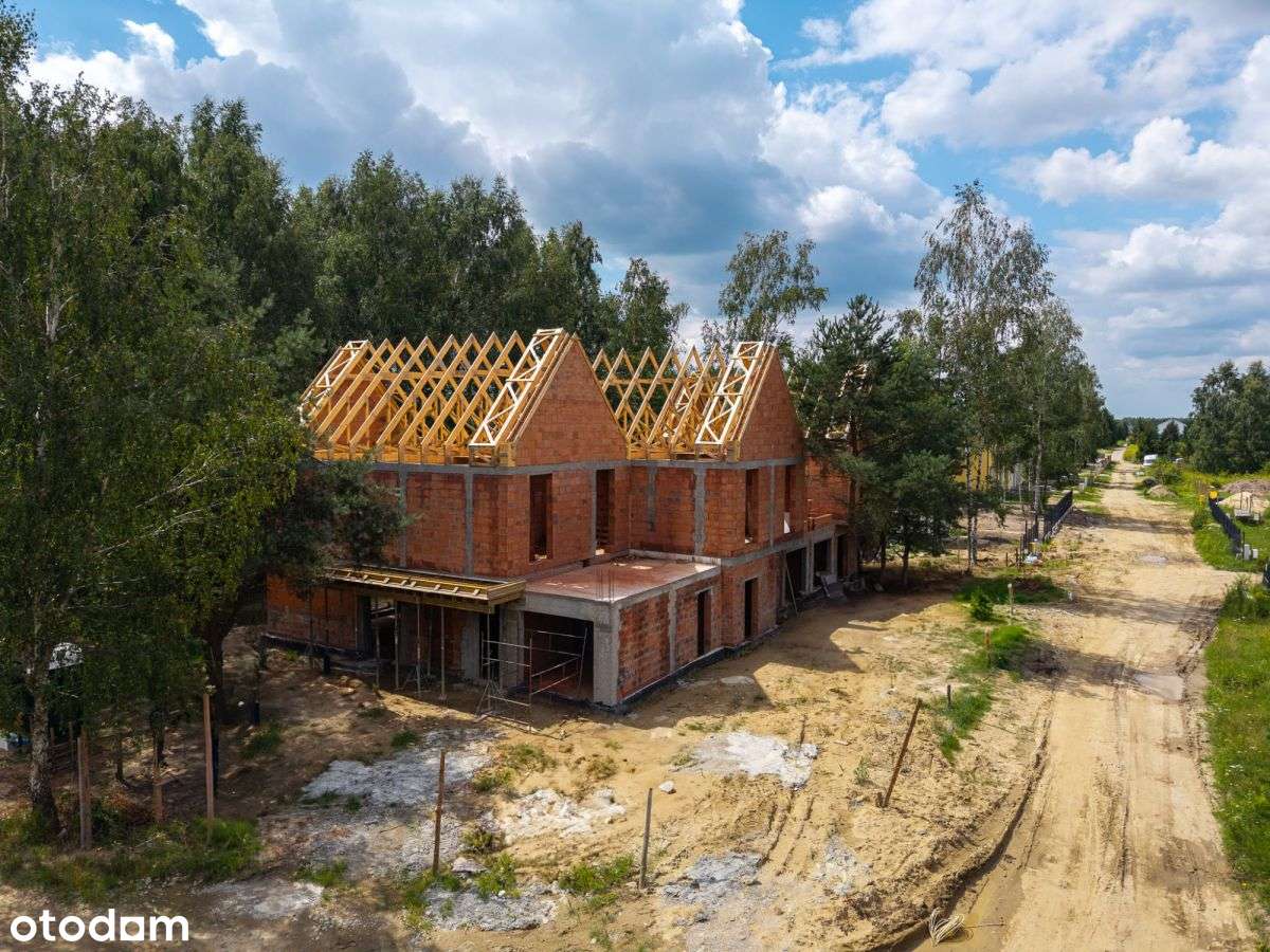 Dom z ogrodem pod Warszawą – nowoczesna inwestycja-8