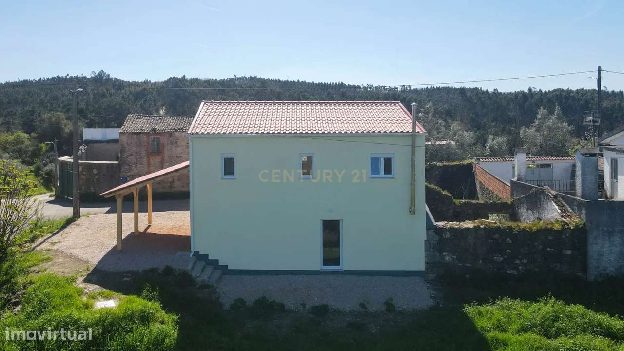 Moradia T3 de dois pisos com terreno totalmente renovada a cinco minut-48