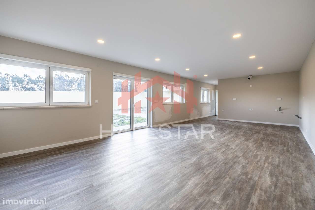 Moradia de Luxo T4 / Lote com 890m² / Marinha Grande-47