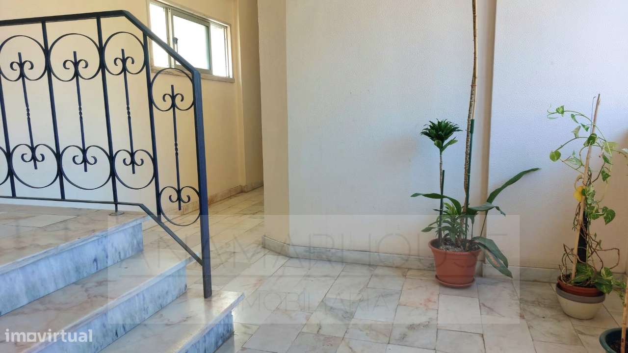 T3 pronto a habitar com parqueamento e arrecadação na Amadora-24