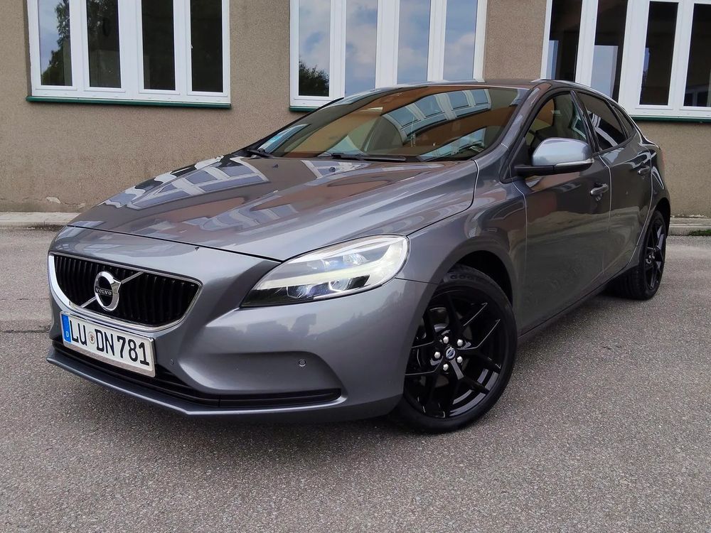 Volvo V40 II (2012-) T2 Momentum 2018