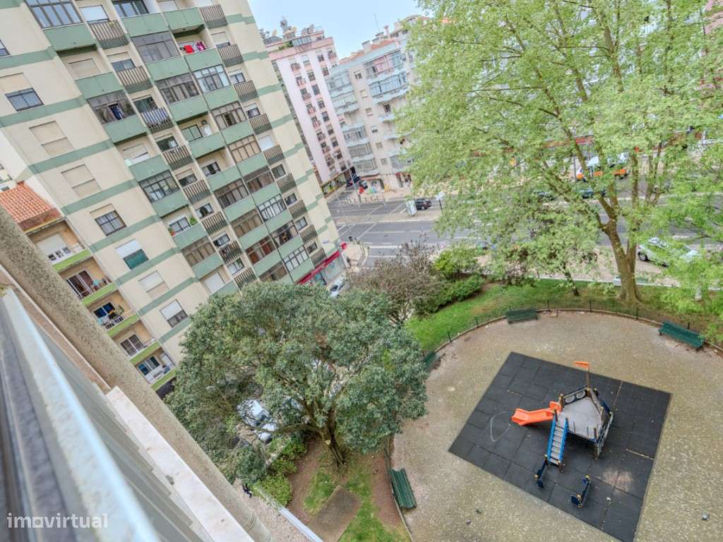 Apartamento T2 no Cacém com Arrecadação | Junto à Estação-16