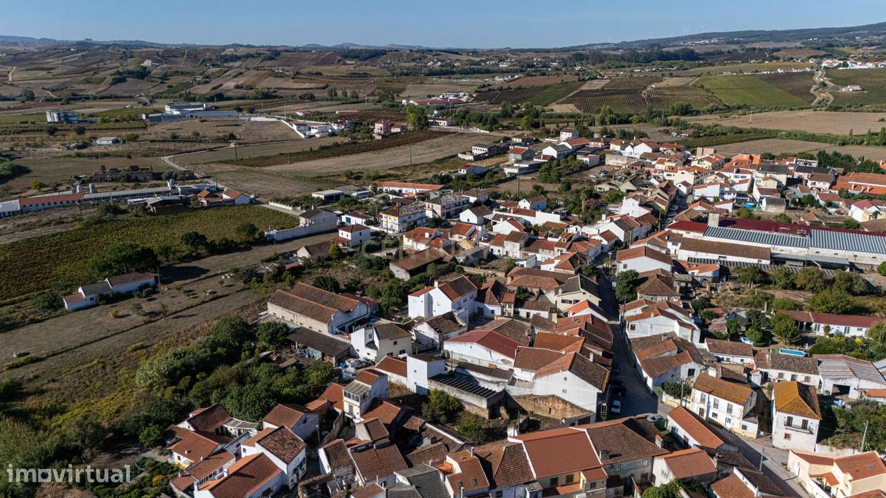 Prédio Urbano em Ruína em Labrugeira-24