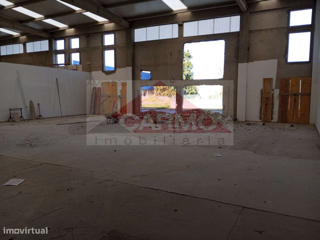 Armazém para Arrendamento bem Localizado. - Grande imagem: 1/16