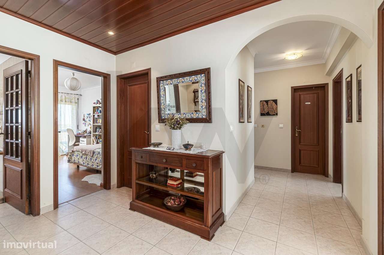 Apartamento T3 com elevador e vista desafogada, Urbanização do Moinho,-0