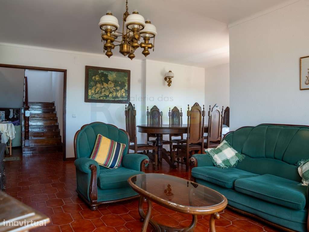 Moradia Usada T4, em banda, na Nazaré.-10