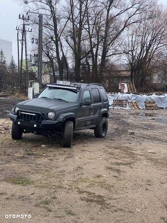 Jeep Liberty 3.7 4x4 - 8