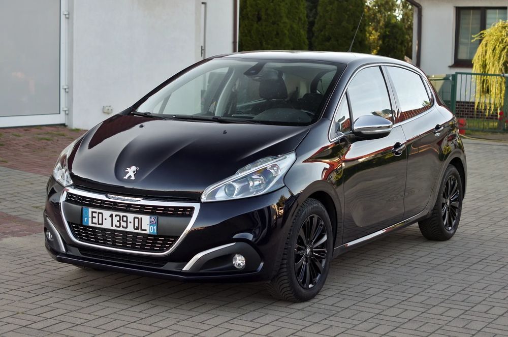 Peugeot 208 I (2012-2019) PureTech 110 Stop & Start Signature 2016