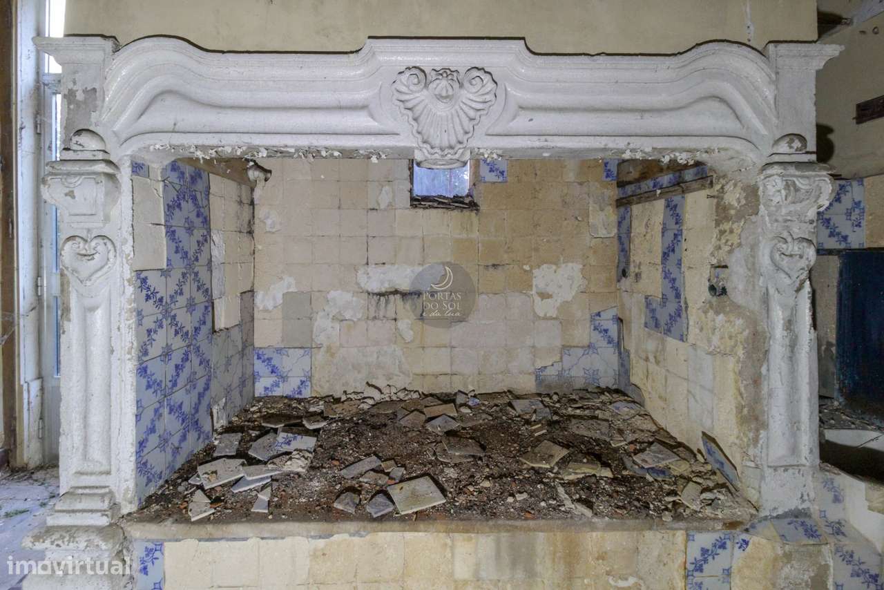 Palacete c/ jardim no c. histórico de Santarém. - Grande imagem: 5/26