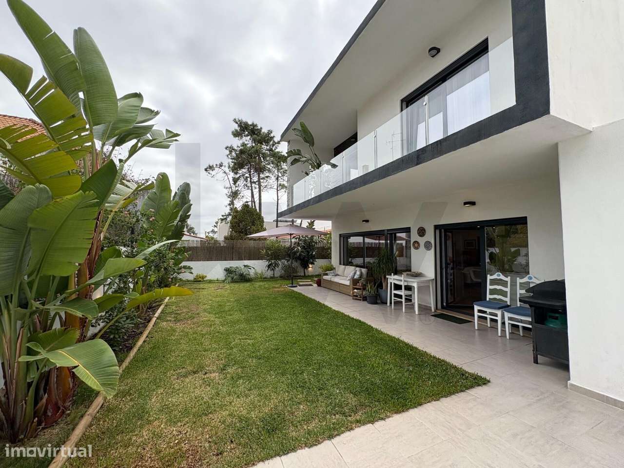 Moradia Arquitectura Moderna no Coração da Aroeira - Grande imagem: 2/31