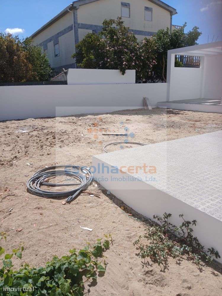 MORADIA TÉRREA T4 ISOLADA EM CONSTRUÇÃO - FERNÃO FERRO-19