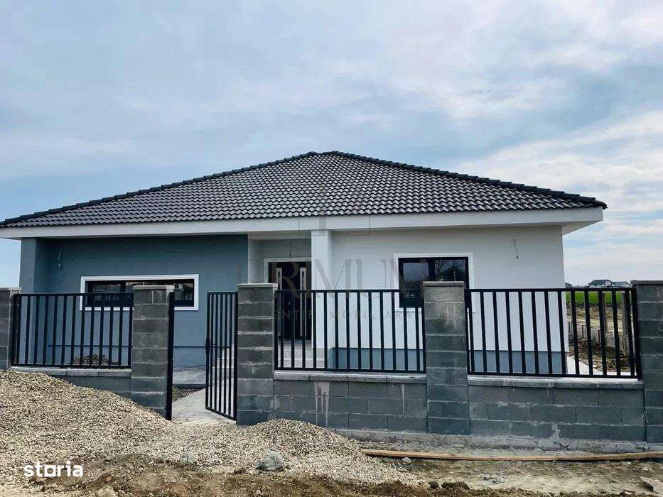 Sacalaz- toate utilitatile- strada asfaltata- dormitor cu baie si dres - Imagine principală: 3/7