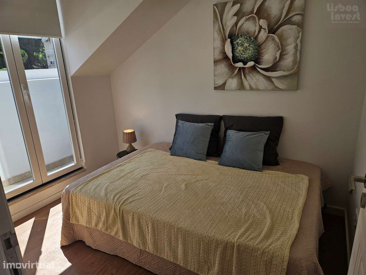 Vendo T2 Remodelado Santa Apolonia com Varanda e vista Rio-6