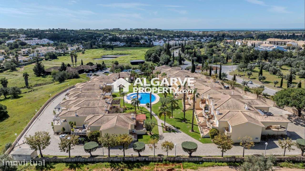 Moradia V2+2 junto a vários campos de golfe e a 5 minutos da Praia e d - Grande imagem: 5/30