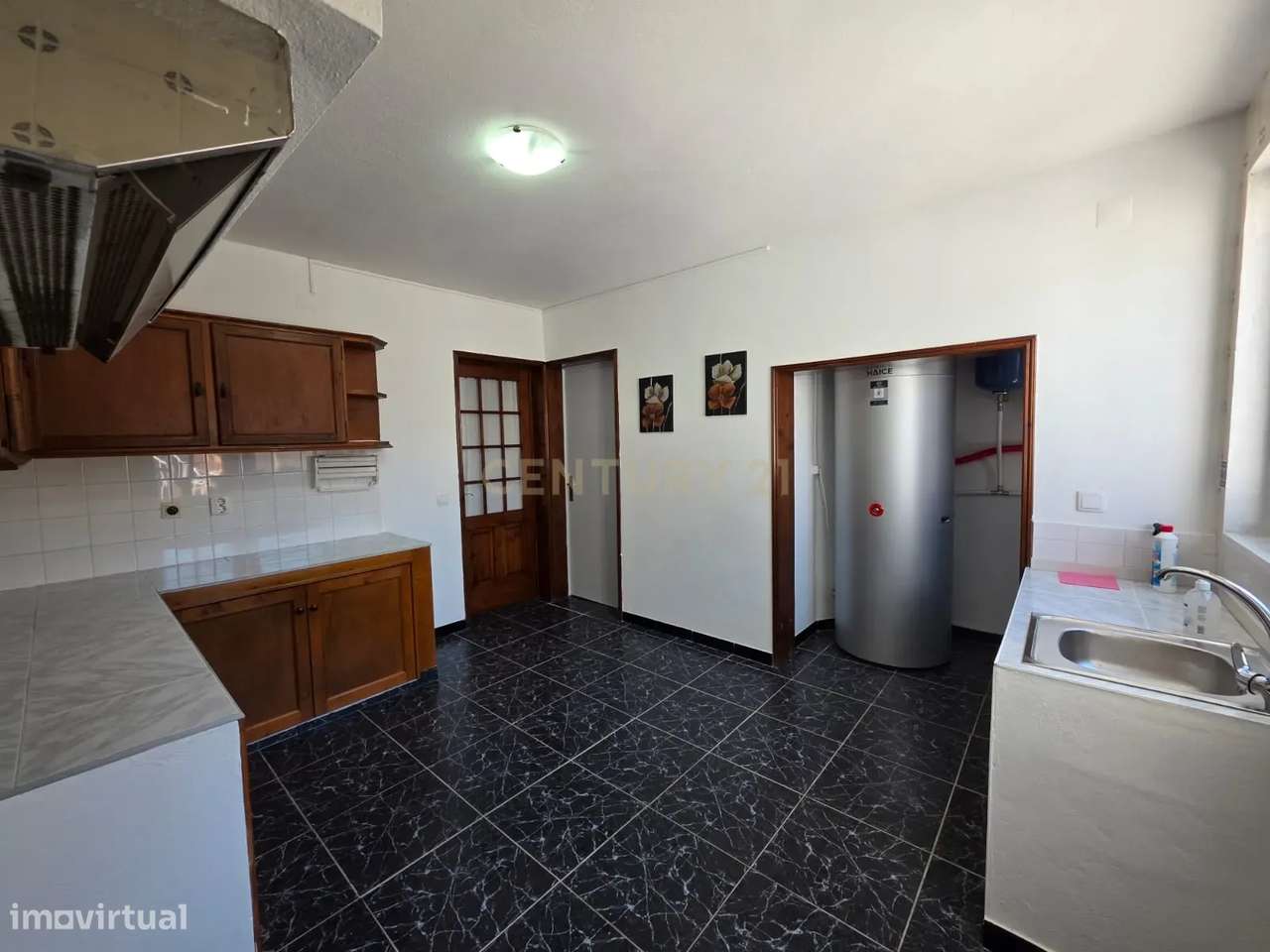 Moradia T5 Totalmente Equipada e Renovada com Vista Deslumbrante – Lom-11