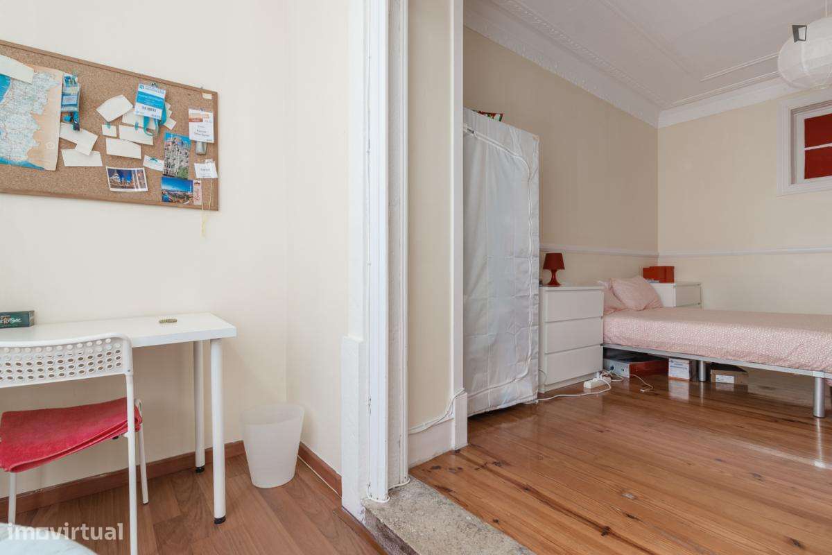 Quarto - localizado em Arroios Lisbon - Grande imagem: 3/10