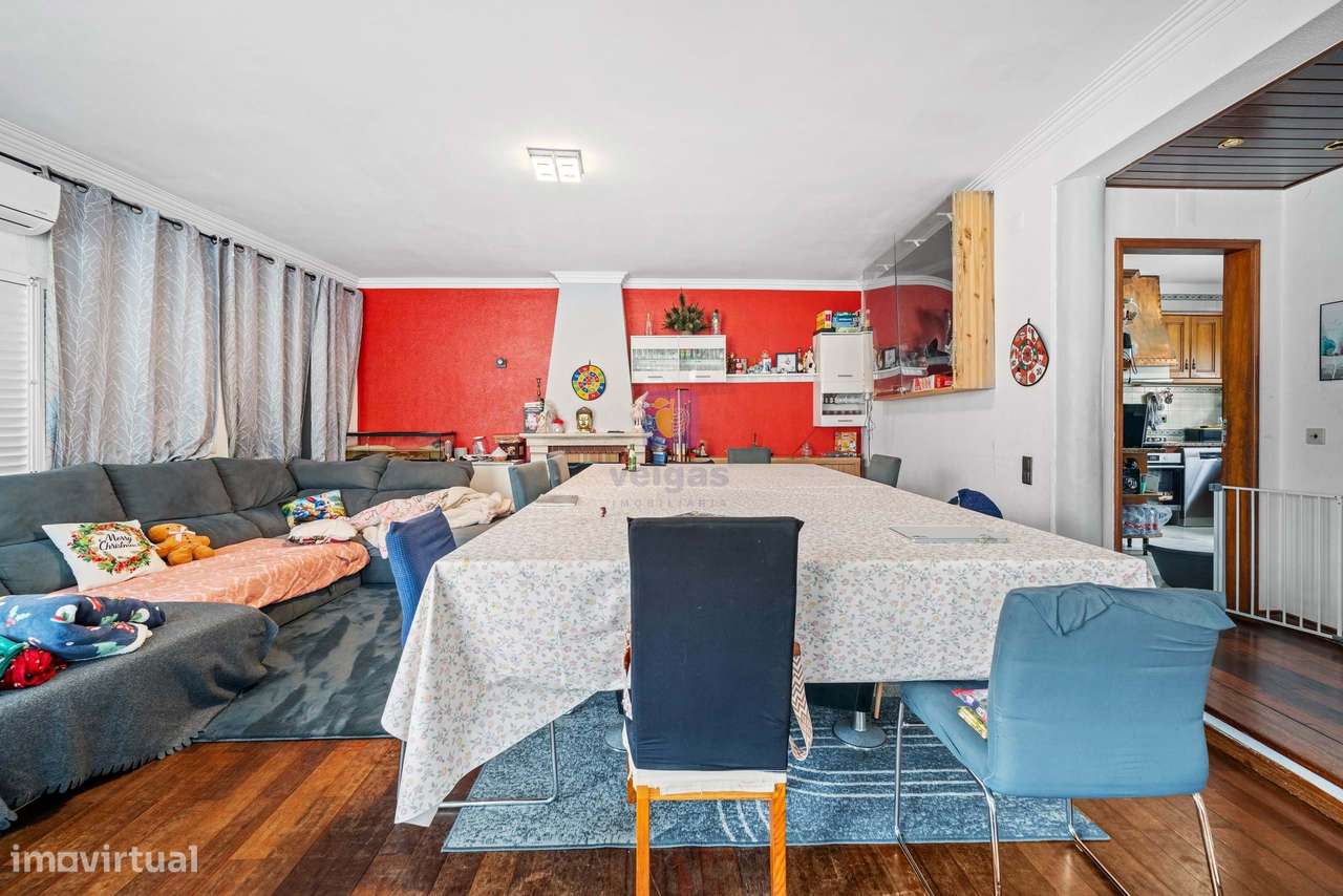 Prédio em Propriedade Total com Terraço, Garagens  no Montijo-5