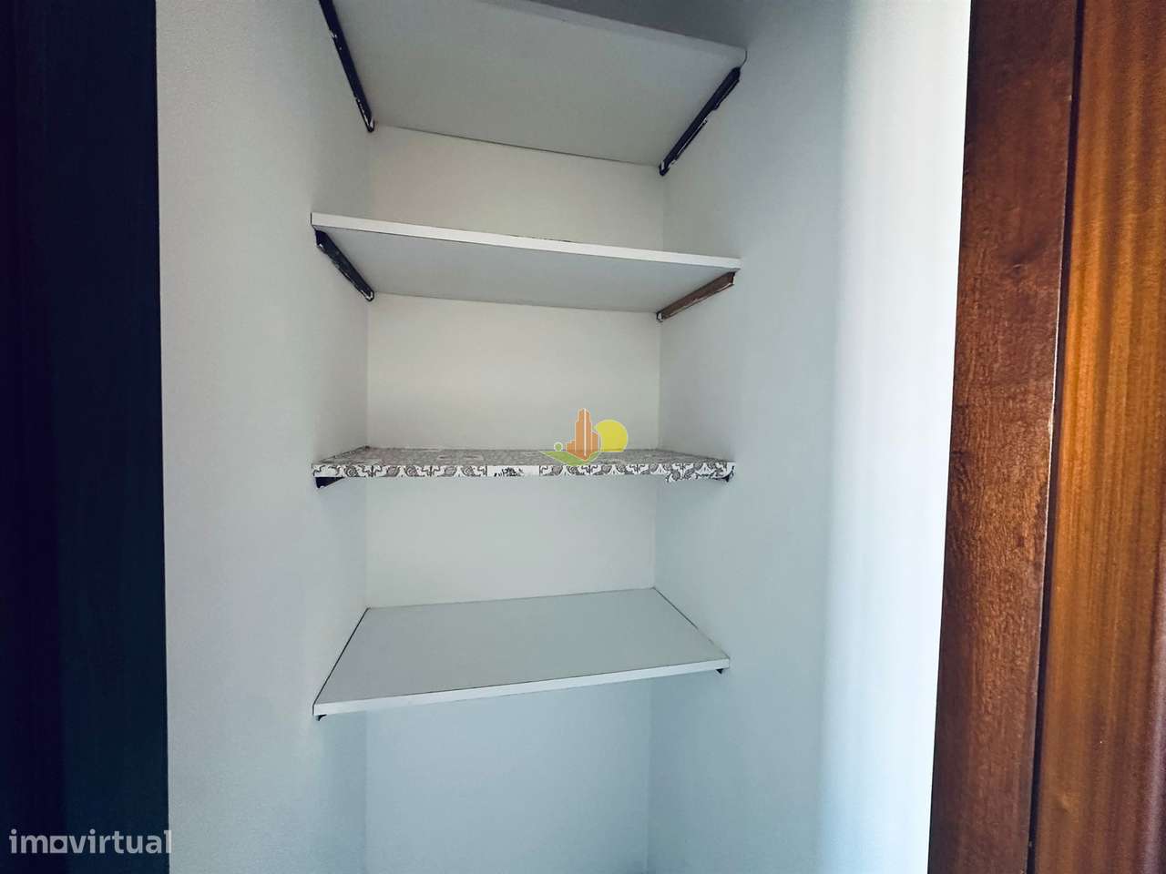 T4 c/ 3 wc´s e garagem - Arrendamento - Grande imagem: 4/37