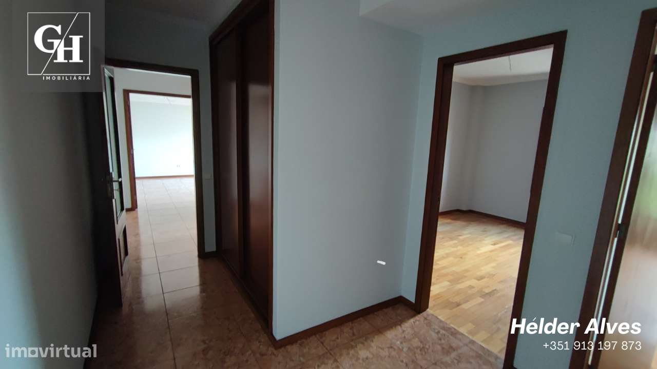 Apartamento T2 em Calendário com garagem fechada-5