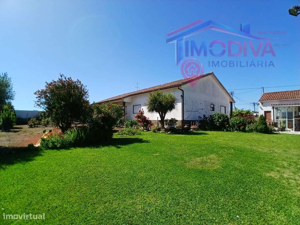 Moradia térrea T4, com churrasqueira e jardim em Arega-58
