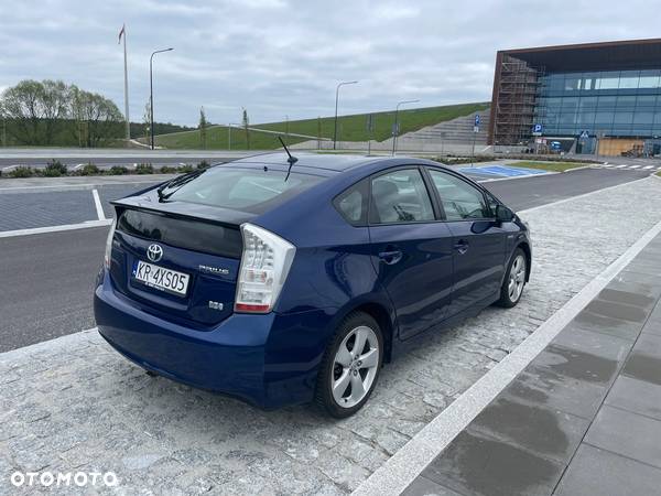 Toyota Prius (Hybrid) Executive - 11