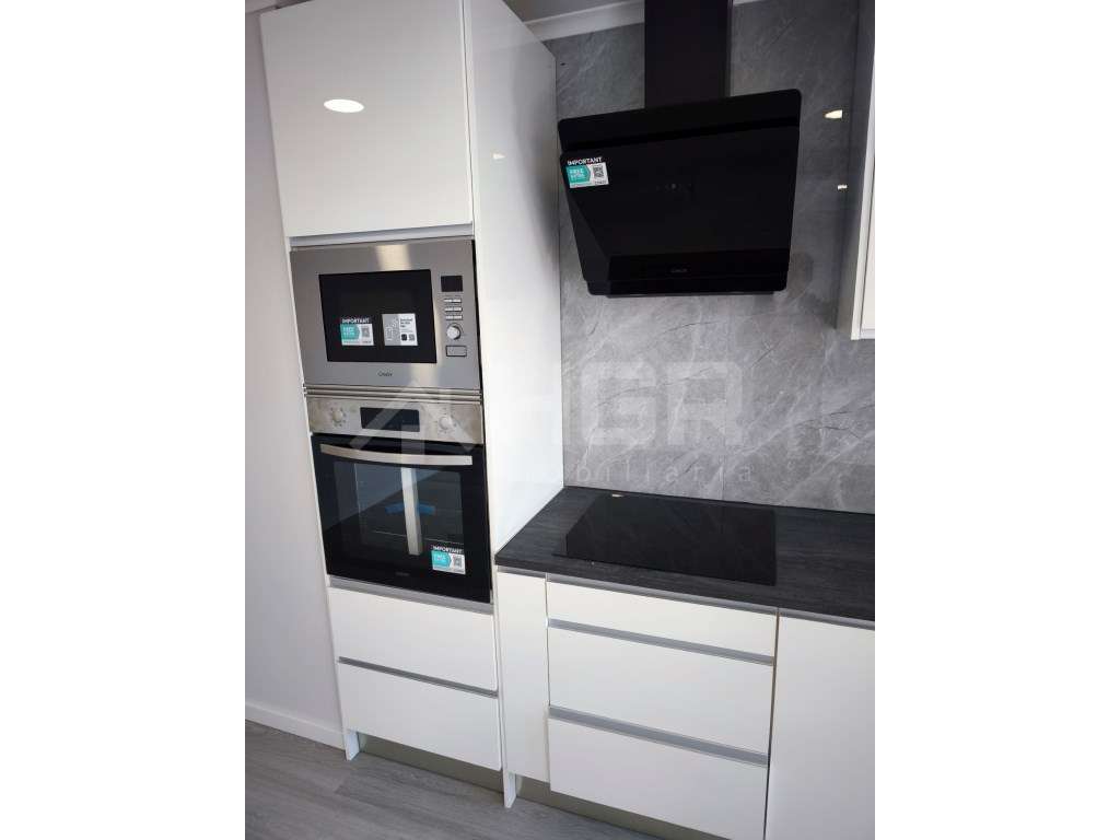 T4 | TOTALMENTE RENOVADO | BOAS ÁREAS | 2 CASAS DE BANHO | AMORA - ...-11