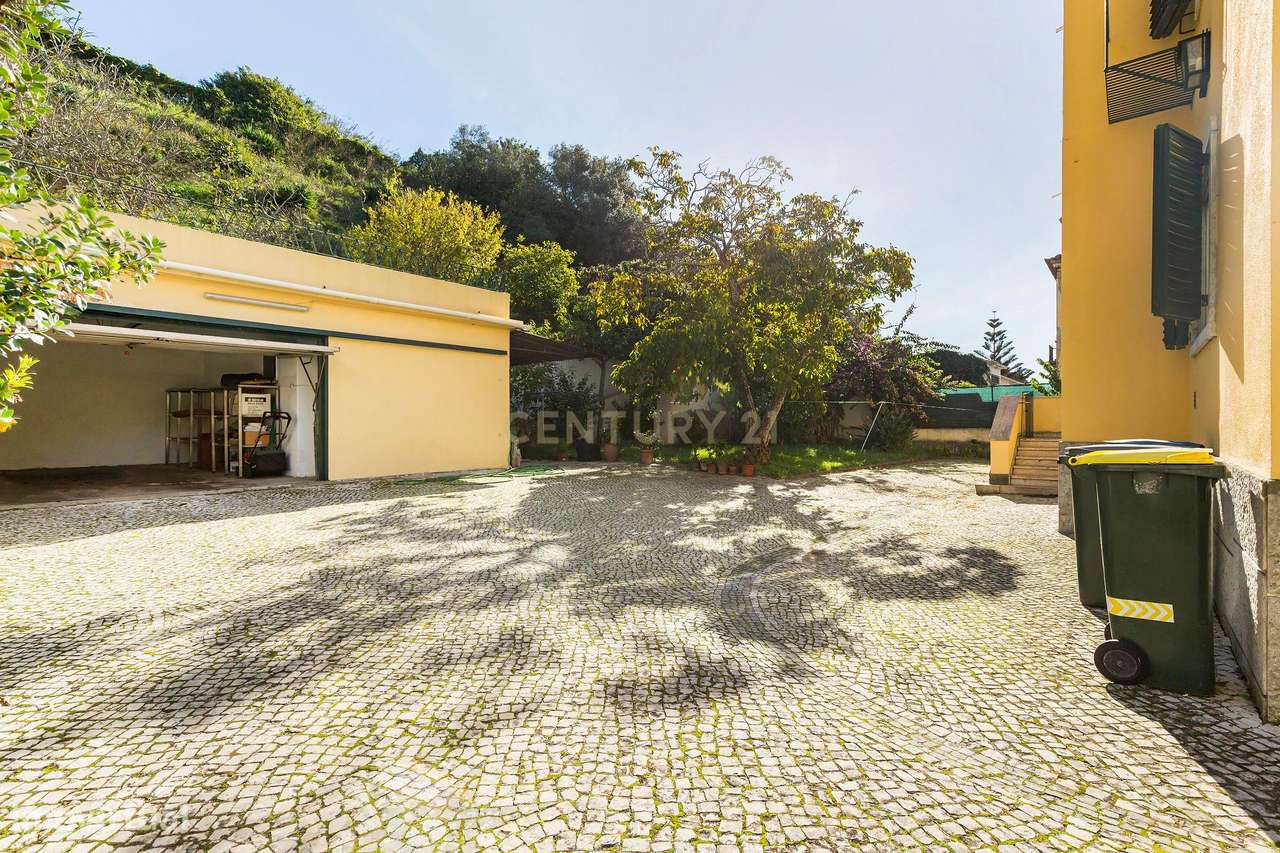 Charmosa Moradia em Alvalade para venda-13