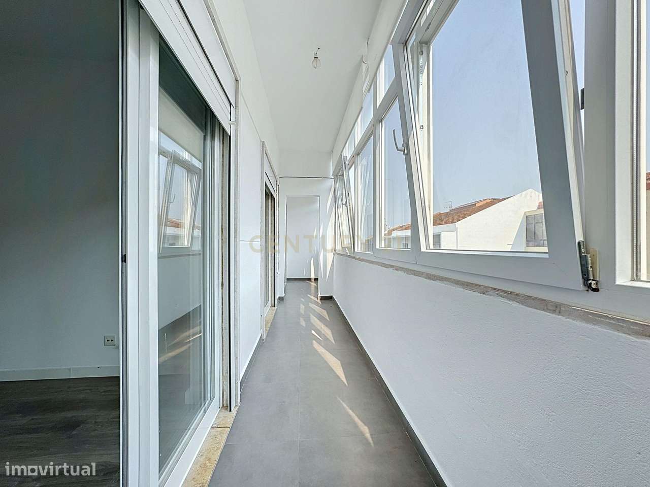 Apart. T3 remodelado em Paio Pires-12