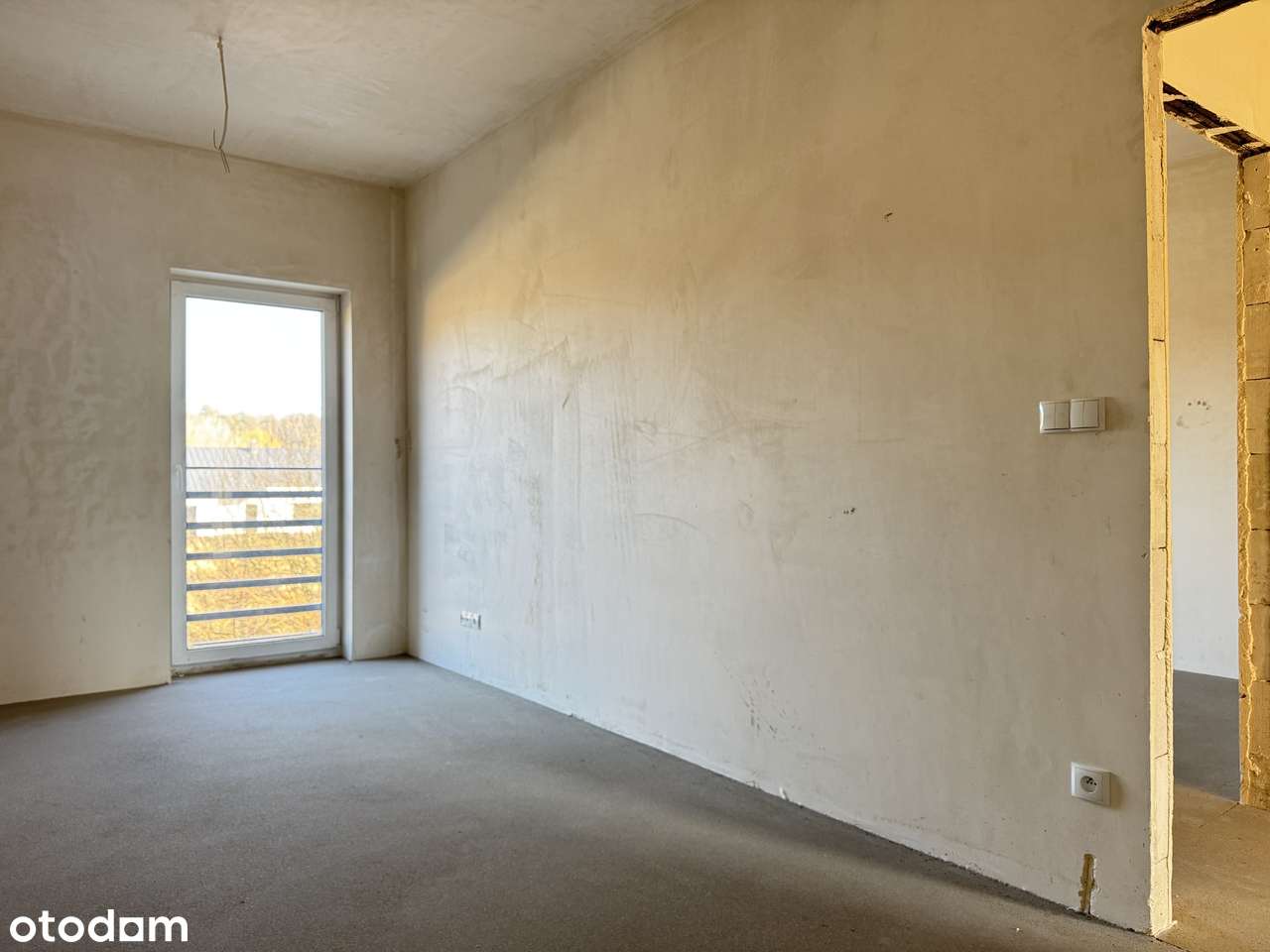 Energooszczędny bliźniak z dużym salonem.-9