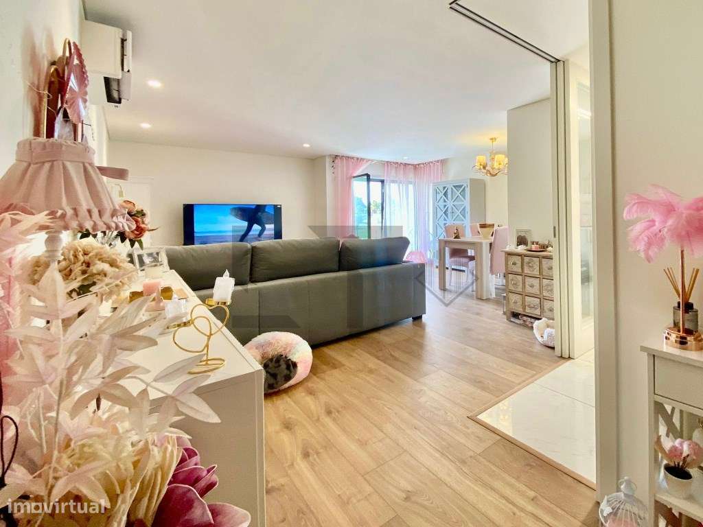 Apartamento T2 Moderno com Varanda e Garagem, para Venda, às Portas... - Grande imagem: 4/15