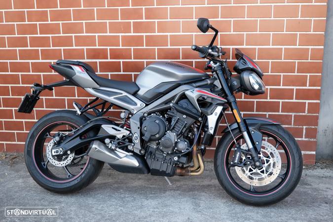 Triumph Street Triple - 1