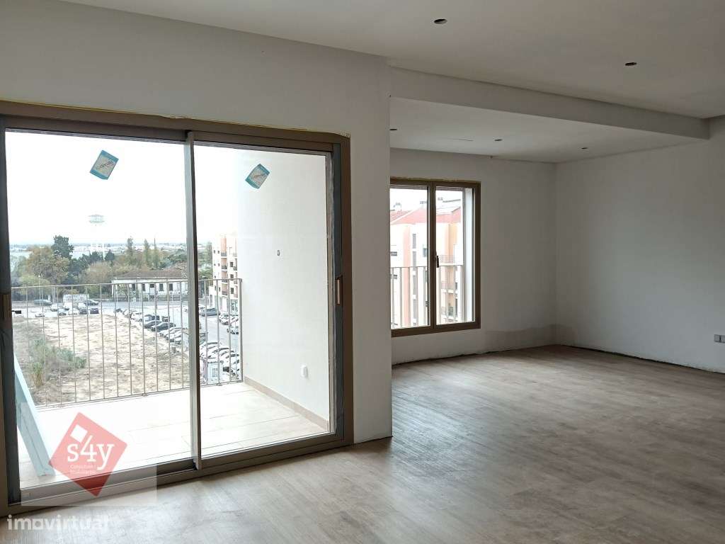 Dúplex com Terraço e Box - Novo - Montijo!-6