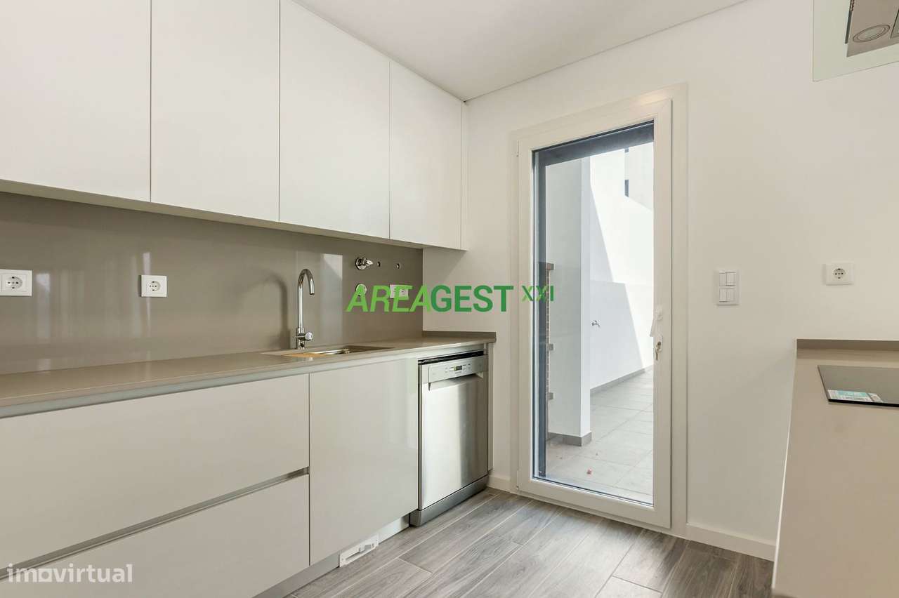 Moradia V4+1 no Casal Novo, Caneças-7