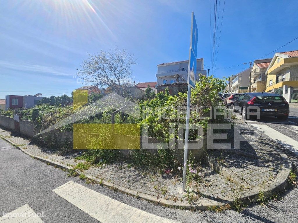 Terreno urbano com 285.4m2 - Amadora