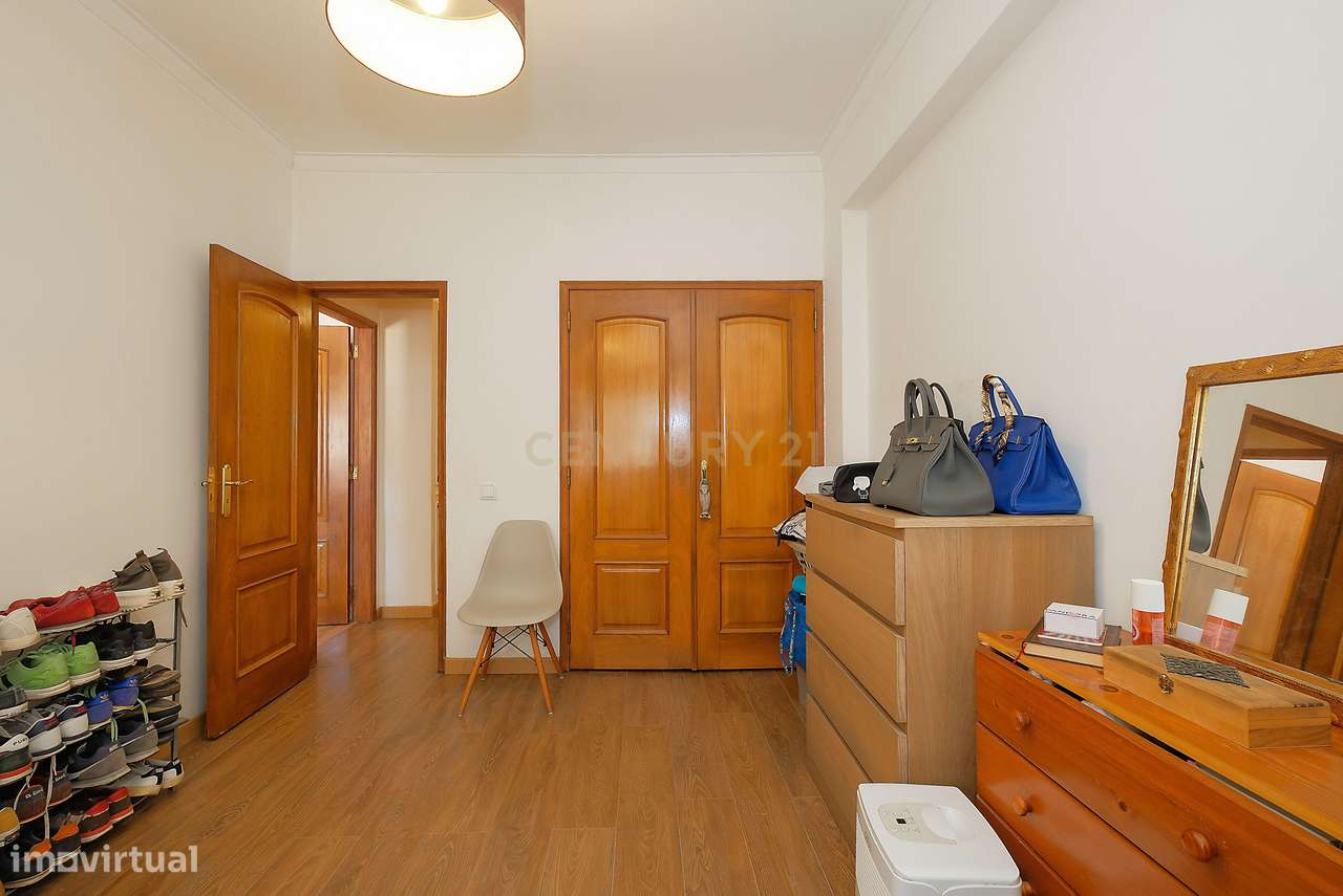 Apartamento T3  remodelado no Pragal-17