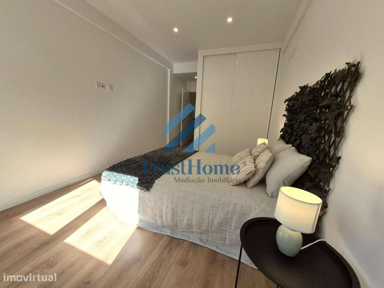 T2 Totalmente Remodelado c/ arrecadação 27m2 Benfica Lisboa-12