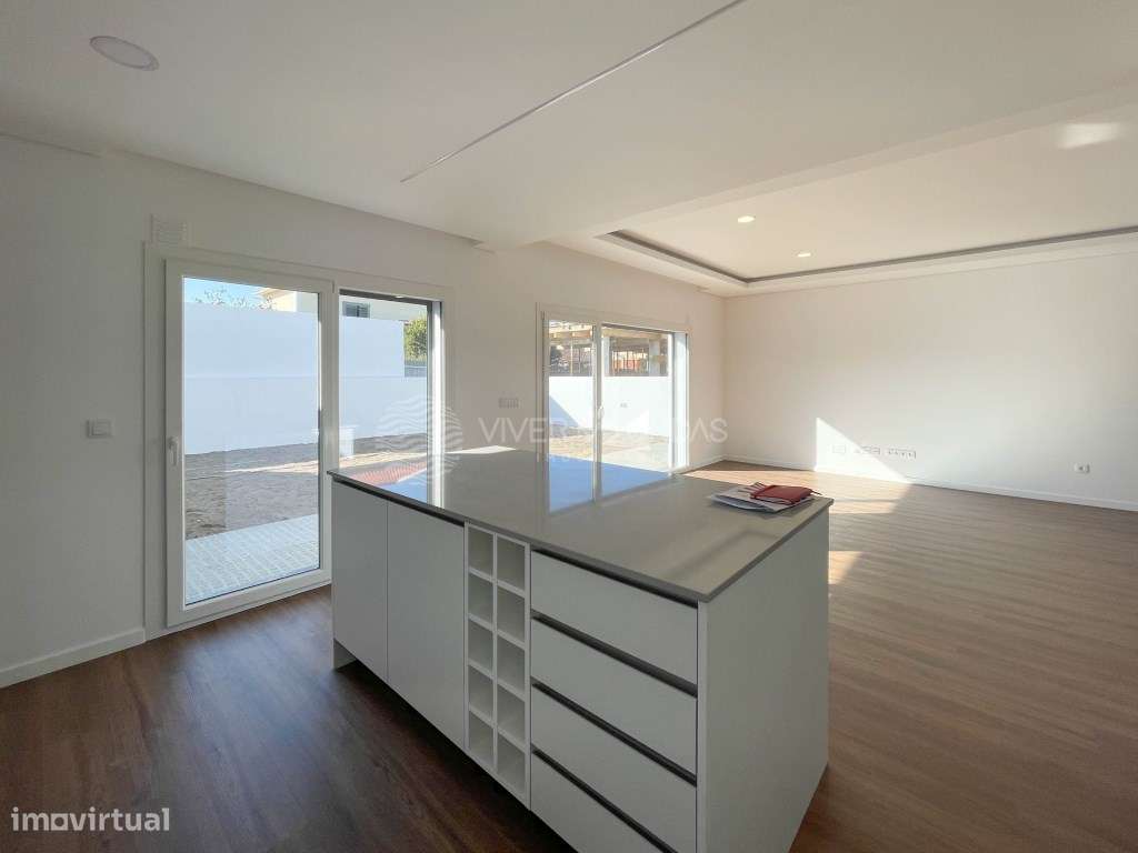 Moradia T4 Térrea | 2 Suítes | Espaço para Piscina | Fernão Ferro - Grande imagem: 5/28