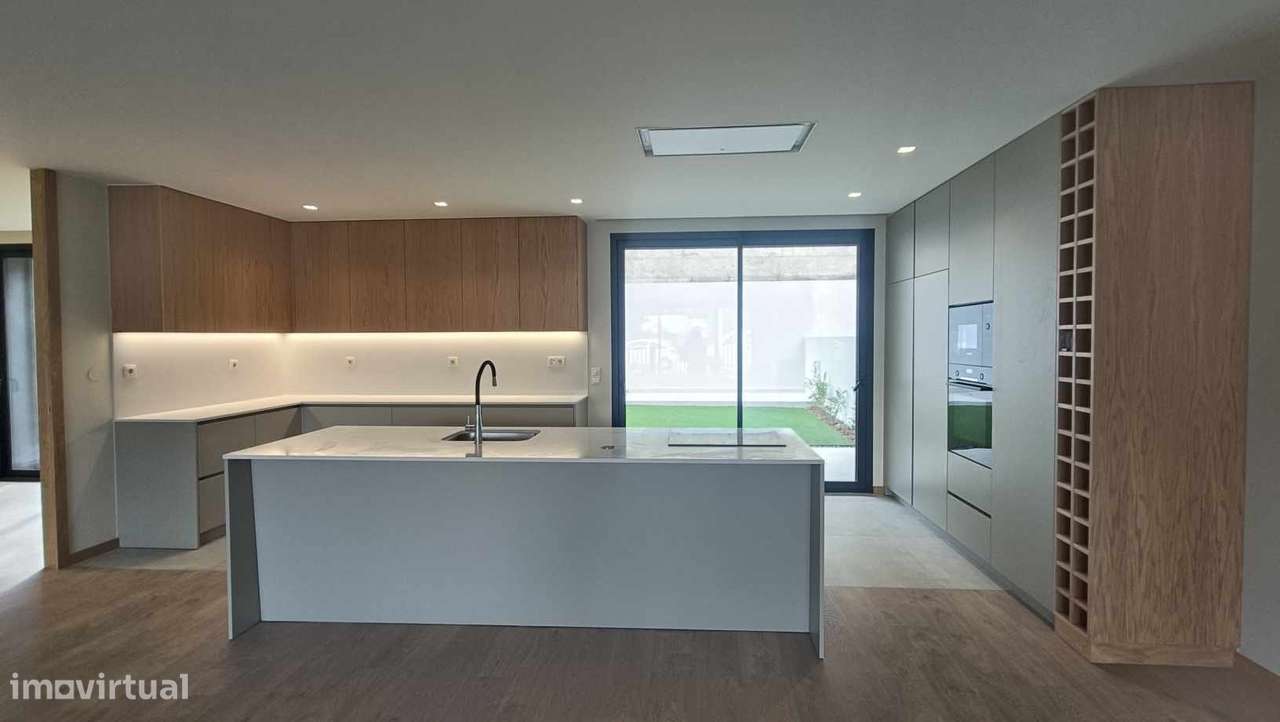 Moradia Nova T3 Gaveto ­+ Escritório em Palmeira, Braga - Grande imagem: 2/25