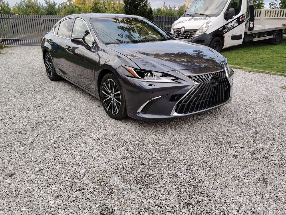 Lexus ES 300h Business Edition 2024