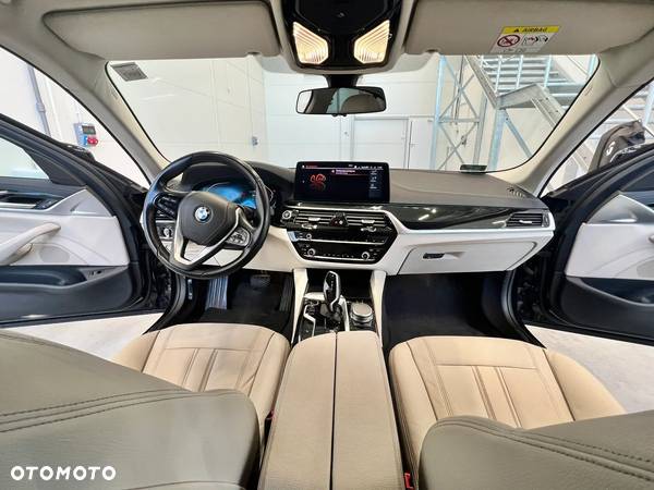 BMW Seria 5 520d xDrive Luxury Line - 31