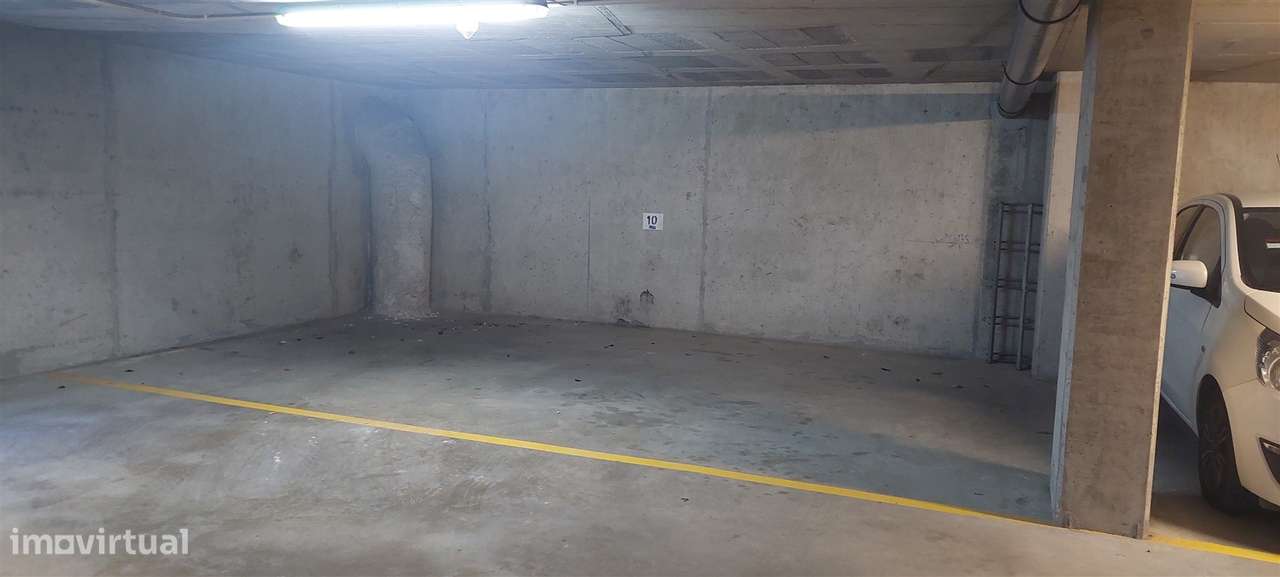 Apartamento T4 Duplex com terraço e 3 lugares de garagem-18