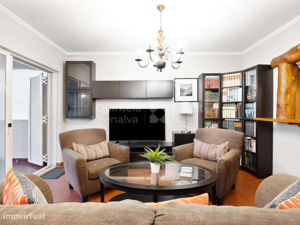 Apartamento T3 com pátio e estacionamento no Estoril - Grande imagem: 4/33