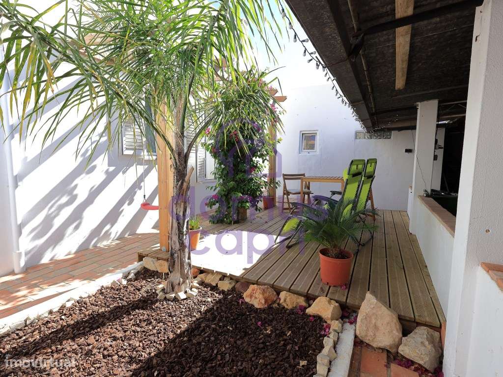 Moradia T2+1 com Garagem e Quintal em Olhão-14