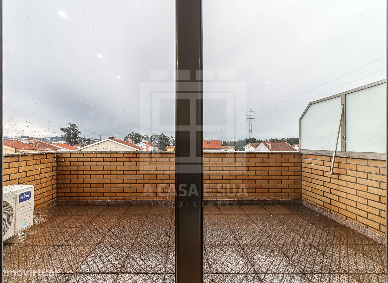 MORADIA T4+1 C/PISCINA EM COND FECHADO 3 FRENTES-30