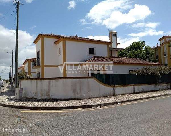 Moradia V3 da banca situada na Urbanização Quinta Vale Verde em Benave-23